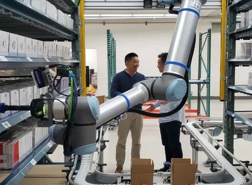 Операционный центр в Мичигане расширяет производство роботов и автономных мобильных роботов.